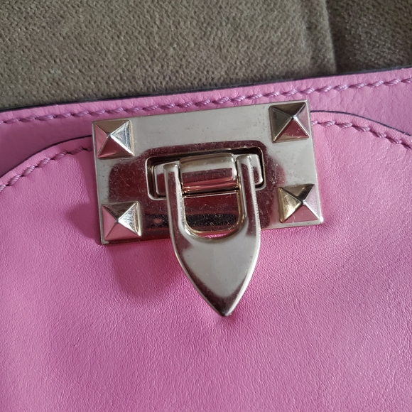 💯 Valentino Garavani Rockstud Tote - Picture 8 of 16